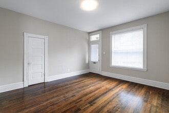 Building Photo - 3153 Arsenal St