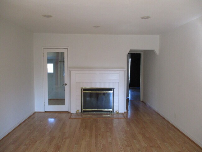 Building Photo - 18649 Chase St