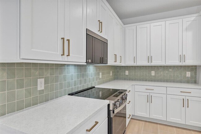 Building Photo - 1851 Pinecliff Dr