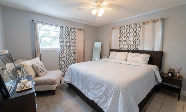 Building Photo - 626 SW 14th Ave