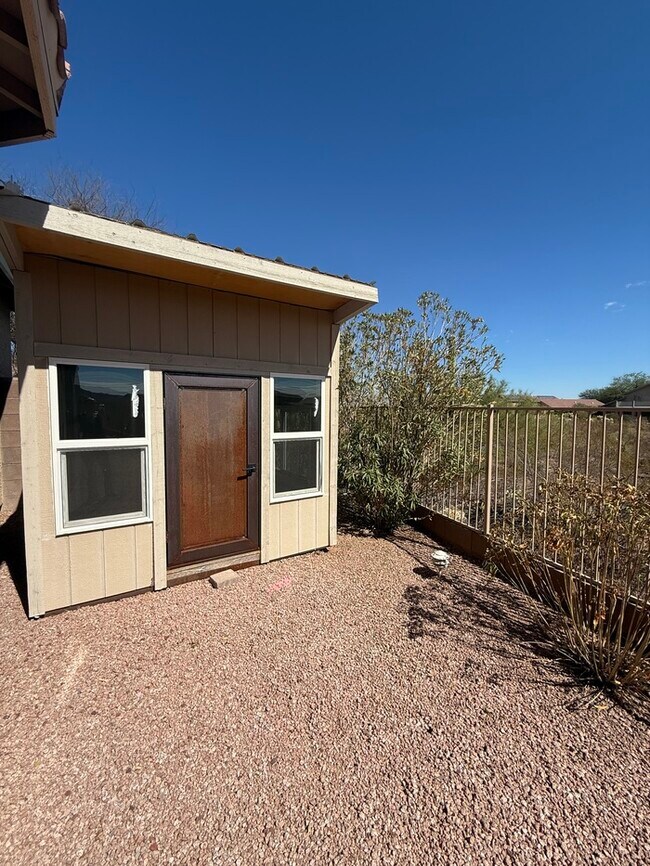 Building Photo - HOUSE FOR RENT