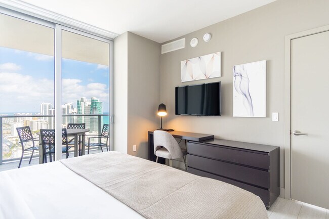 Building Photo - 4010 S Ocean Dr
