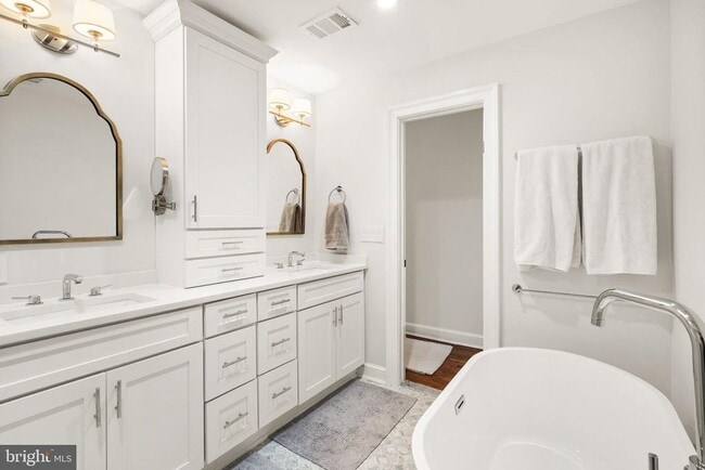 Building Photo - 312 N Pitt St