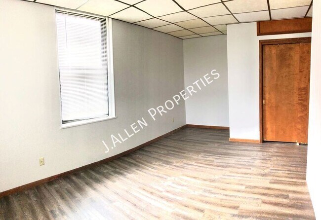 Building Photo - 313 N 12th St
