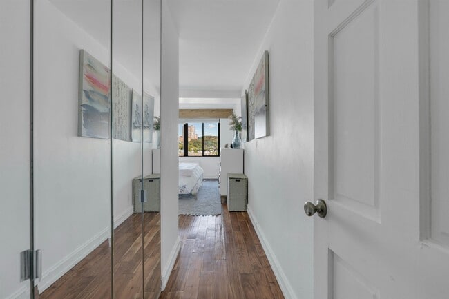 Building Photo - 1203 River Rd