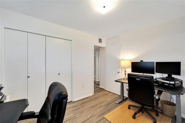 Building Photo - 1216 Hacienda Dr