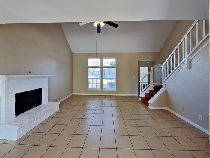 Building Photo - 1386 Southridge Dr