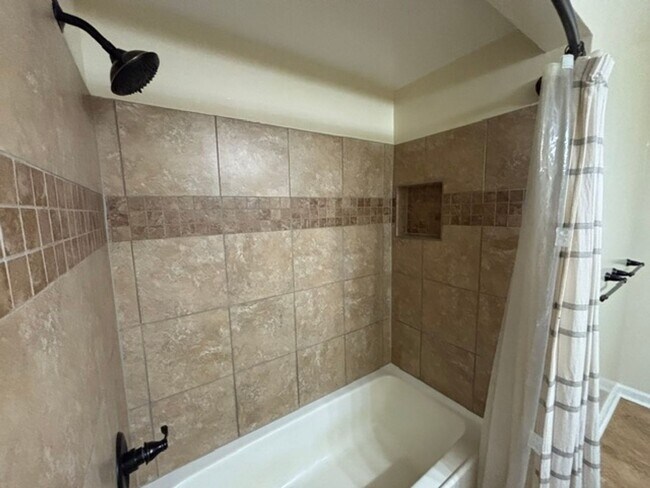 Building Photo - 1531 Iris Dr