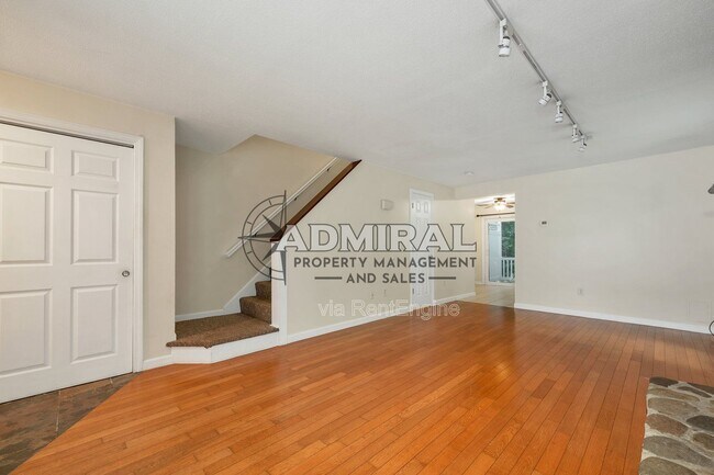 Building Photo - 65 Woodland Green
