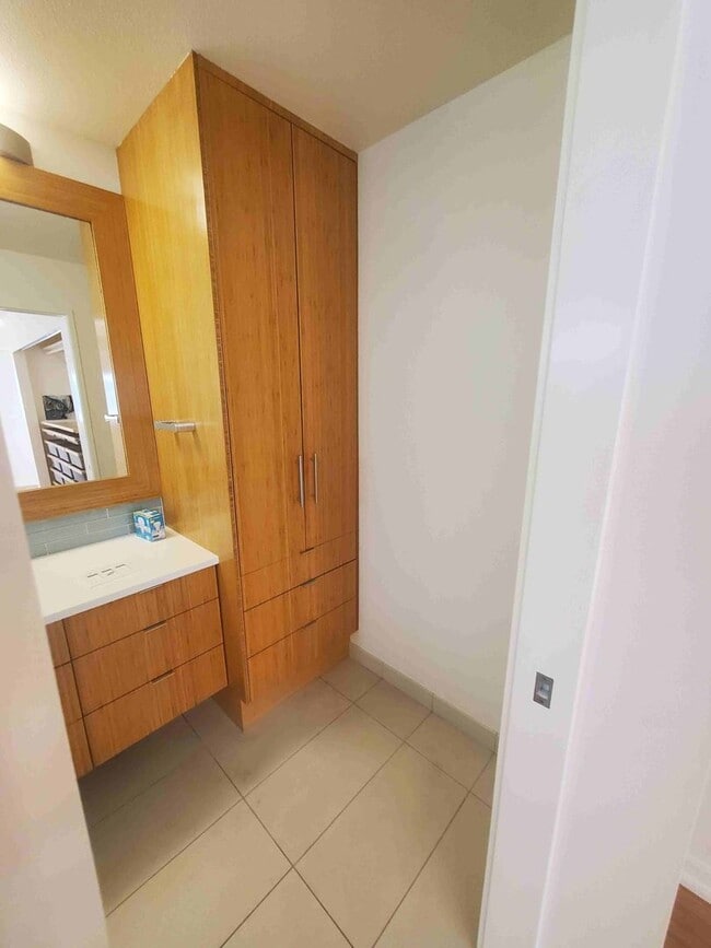 Building Photo - Prime Wallingford location 4 bed, 3 bath w...