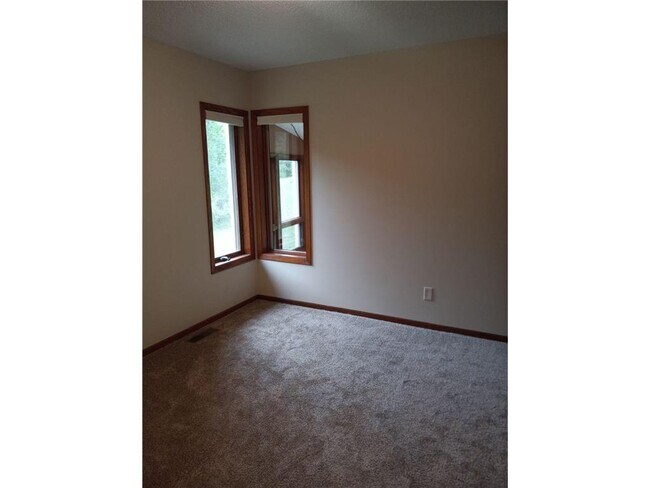 Building Photo - 8344 Parrish Ave NE