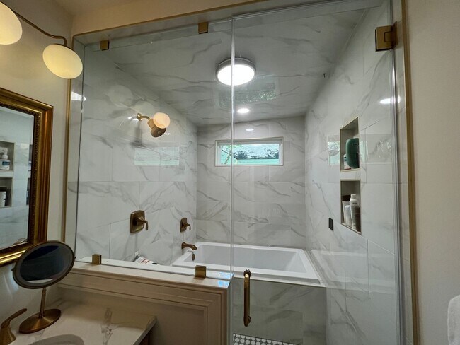 Building Photo - Charming Home in Great Location- West Ashley