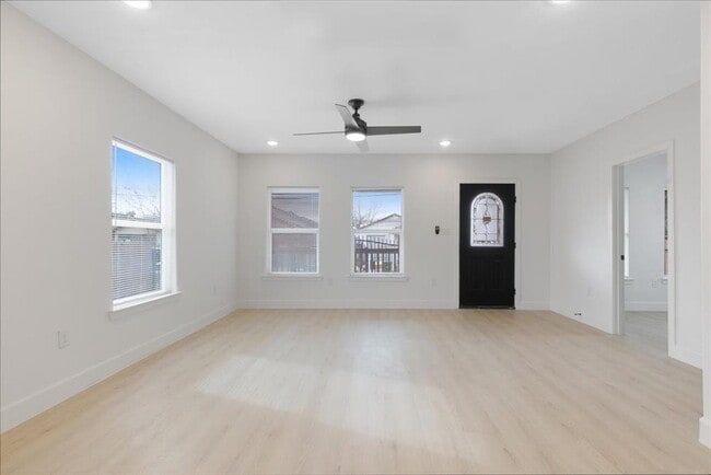 Building Photo - 6609 Avenue Q