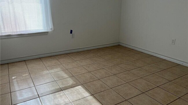 Building Photo - 15525 Palmira Ave