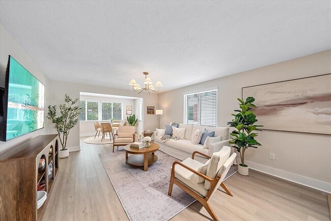 Building Photo - 914 Spanish Dr S