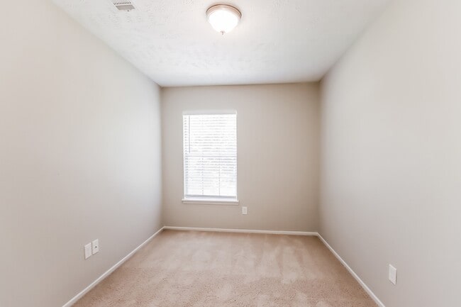 Building Photo - 3215 Birch Creek Dr