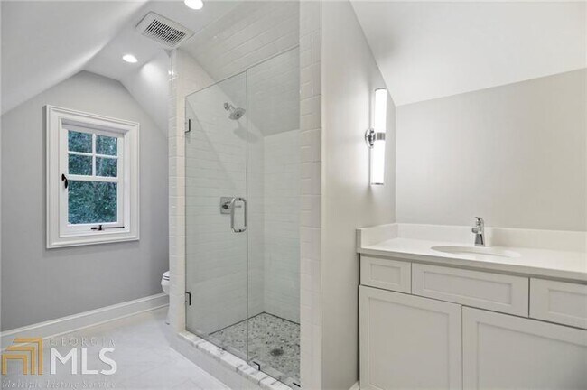 Building Photo - 1309 Stillwood Dr NE