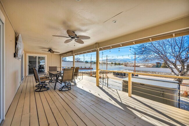 Building Photo - FULLY FURNISHED MOUNTAIN VIEW RETREAT with HOT TUB, RV PARKING & NO HOA