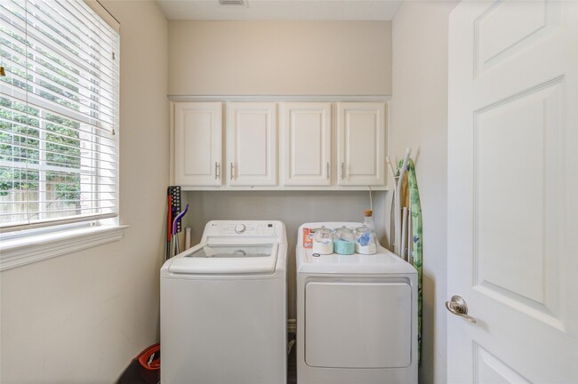 Building Photo - 5318 Pebble Way Ln