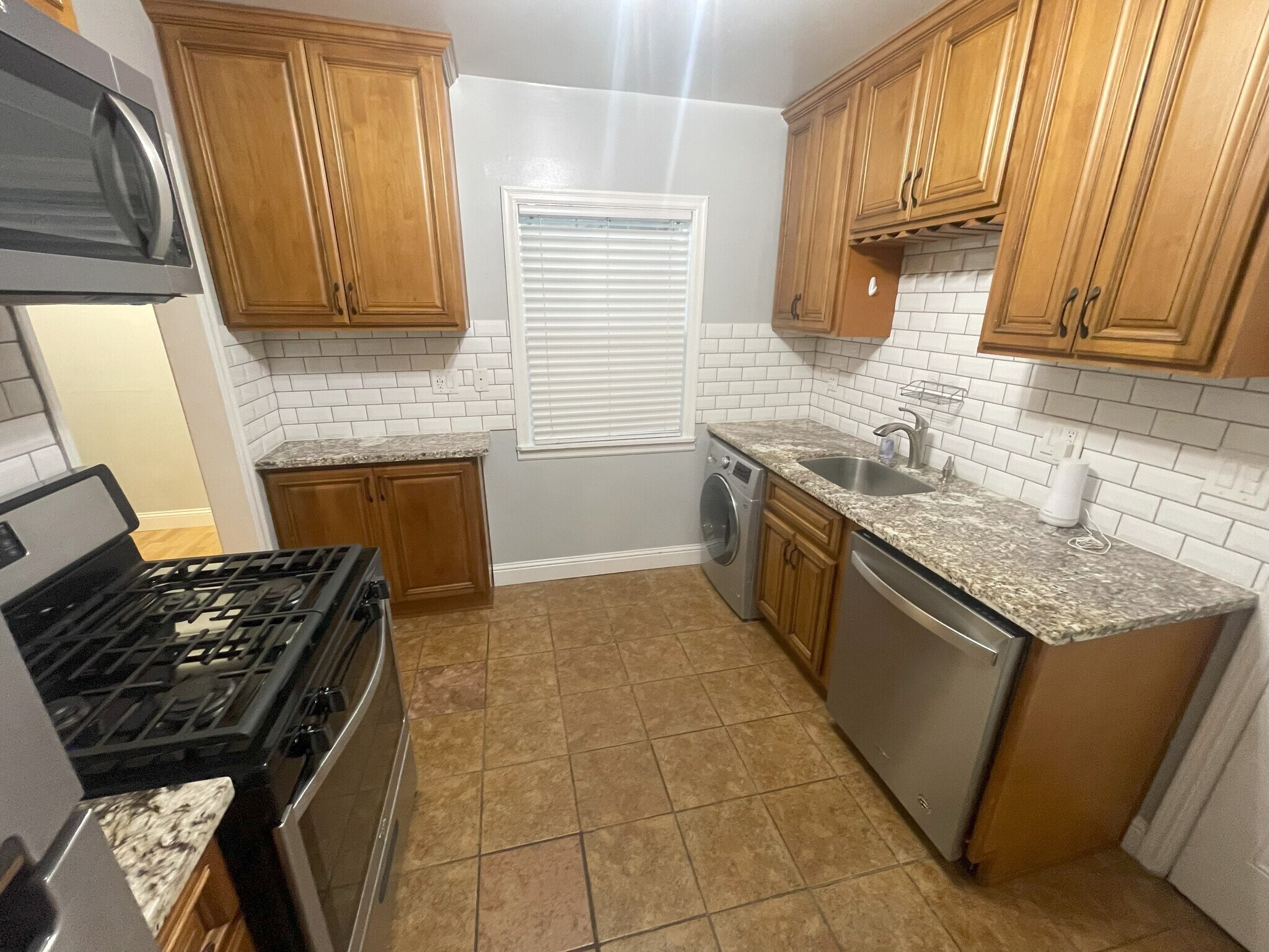 Kitchen View 4 - 4844 Daisy St