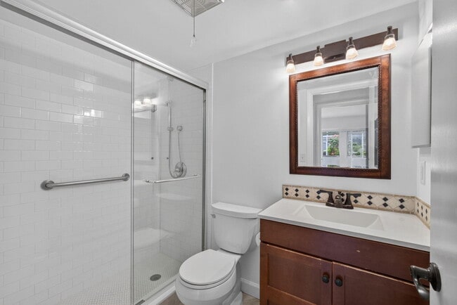 Building Photo - 18081 SE Country Club Dr