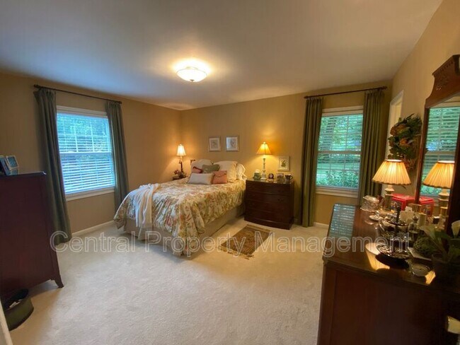 Building Photo - 4724 Coach Hill Dr