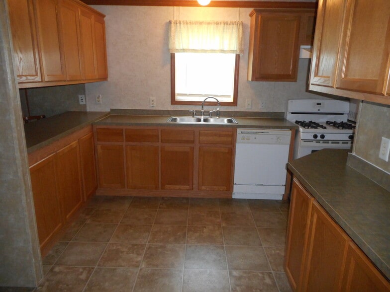 Kitchen - 10543 Emberwood Dr