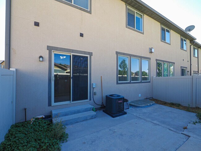 Building Photo - 1239 SilverCrest Dr