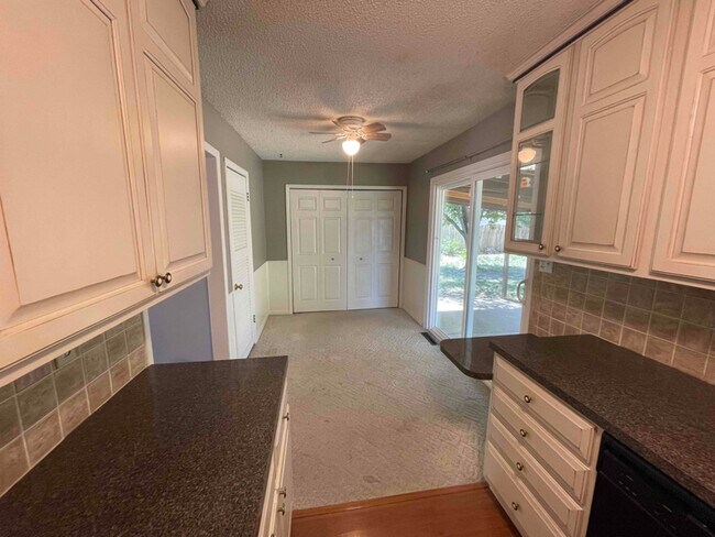 Building Photo - 501 Trotter Ave