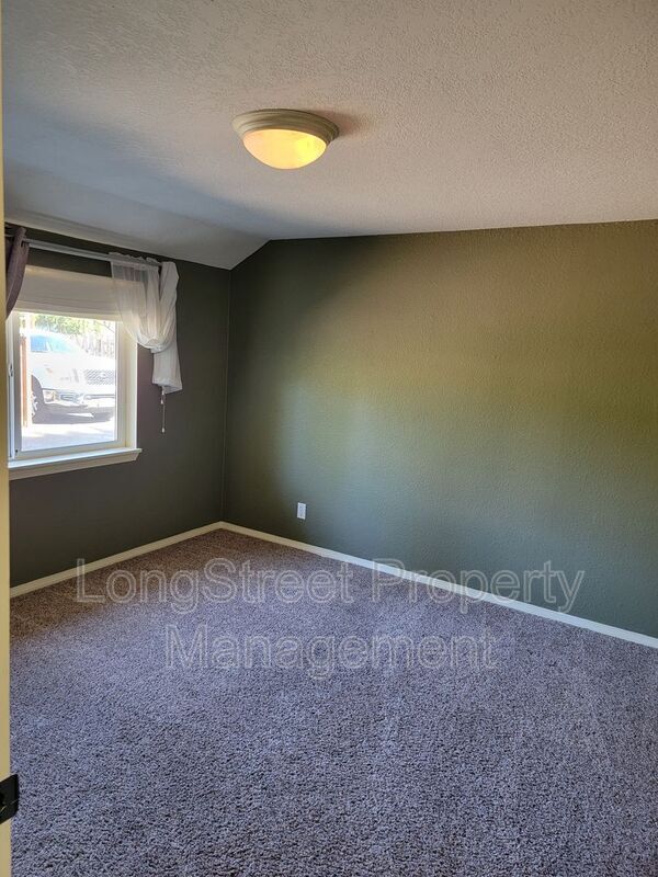 Building Photo - 780 SE Marion Ave