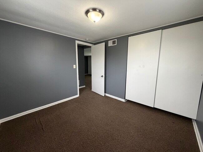 Building Photo - 535 15th Ave