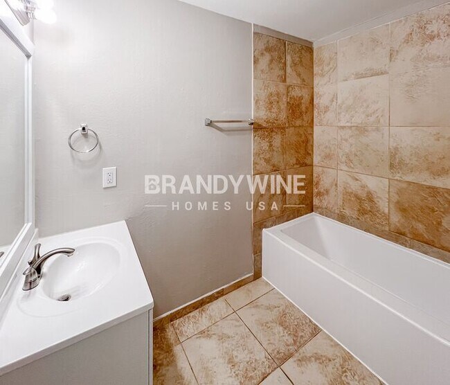 Building Photo - 4426 Mint Dr