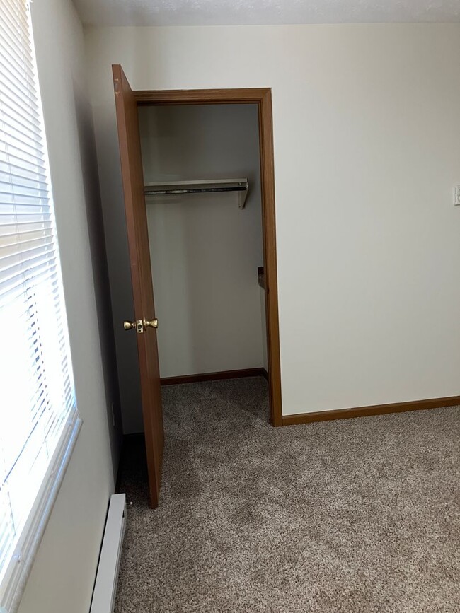 Building Photo - Troy Crossing - 2 Bedroom & 1.5 Bath Townh...