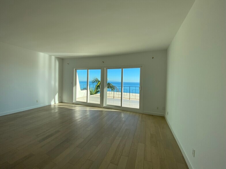 Building Photo - 18139 Coastline Dr