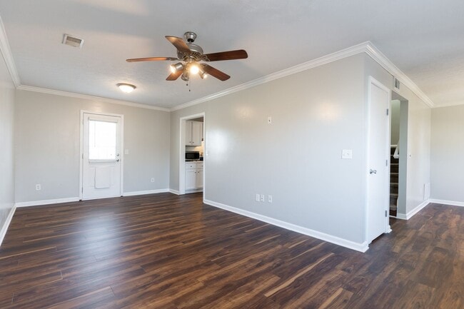 Building Photo - Spacious 3 Bedroom Home – Move-In Ready!