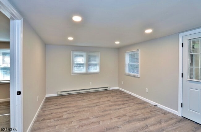 Building Photo - 8 Apple Trail