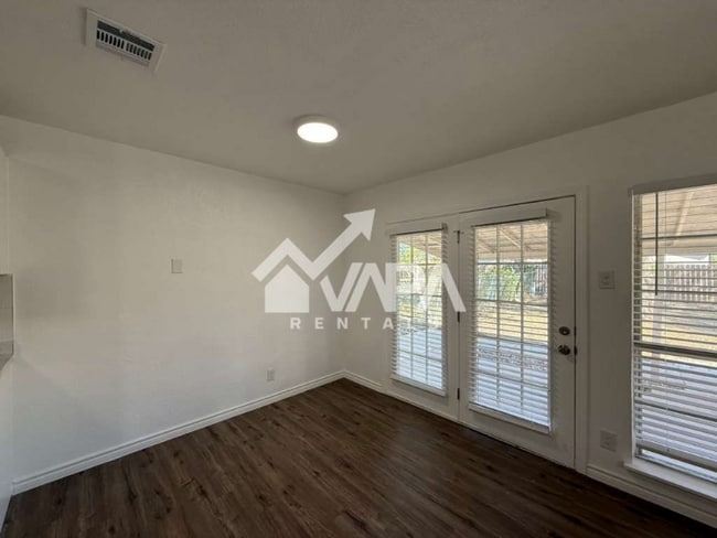 Building Photo - 774 Sawtooth Dr