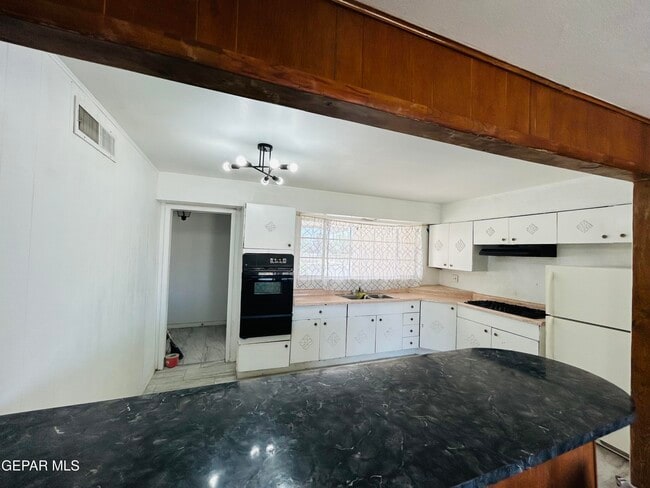 Building Photo - 521 Balboa Rd