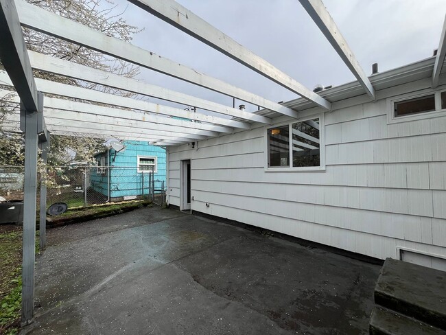 Building Photo - Cozy 3 bed 1 bath Home in Brentwood-Darlin...