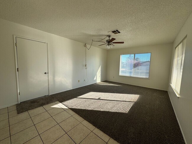 Building Photo - Home off the Green Tree Golf Course