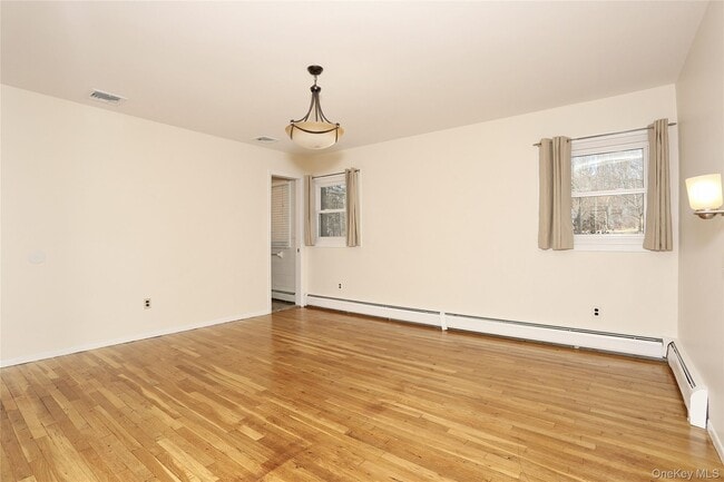 Building Photo - 9 Country Club Ln
