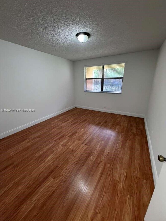 Building Photo - 8160 Geneva Ct