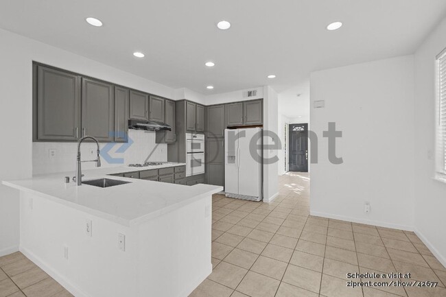 Building Photo - 554 Blue Cypress Way