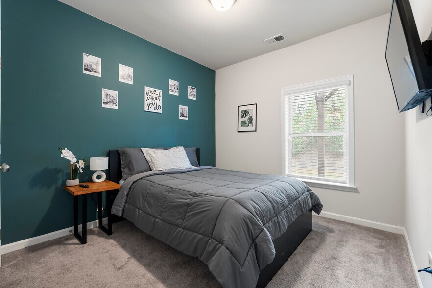 Building Photo - 1554 Ridgebrook Downs