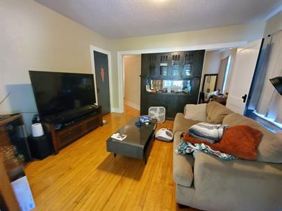 Building Photo - "Charming 1-Bedroom Haven with Spacious 1000 Sq Ft in Minneapolis!"