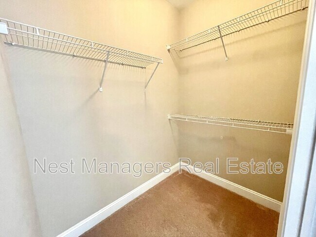 Building Photo - 1922 Harcourt Cir