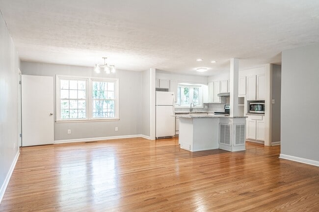 Building Photo - 160 W Delaware Ave