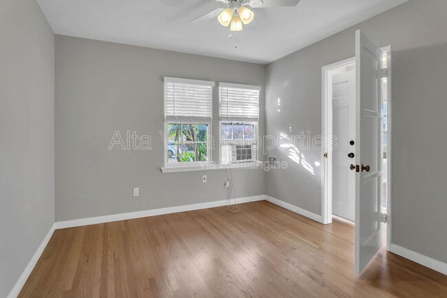 Building Photo - 4865 Lucille Pl