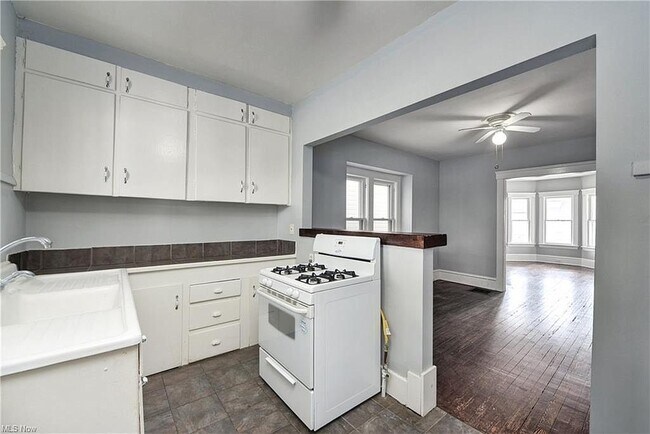 kitchen - 1377 Cove Ave