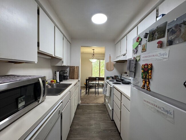 Building Photo - 2 Bedroom Condo Near WWU and Bus Line